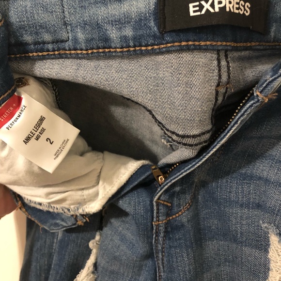 Express distressed, stretch/ankle cropped jeans - Picture 3 of 3